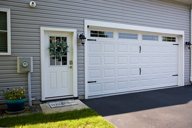 24/7 Emergency Garage Door Panel Replacement experts in Lisbon, IA